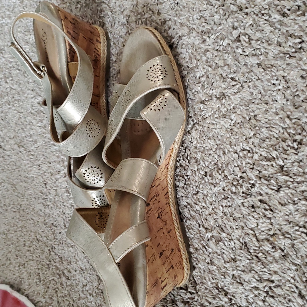 Metallic Wedge Sandals - Picture 4 of 8